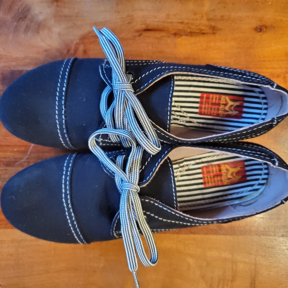 Black Canvas Lace-Up Shoes with Striped Interior